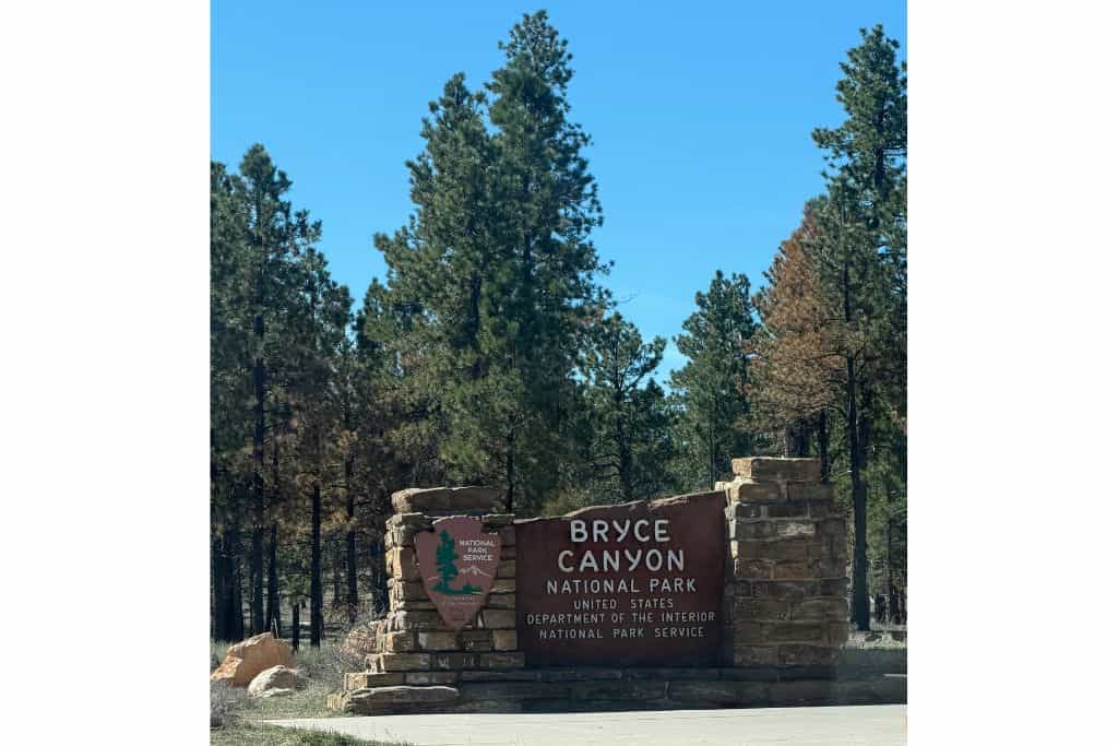 Bryce Canyon entrance sign 