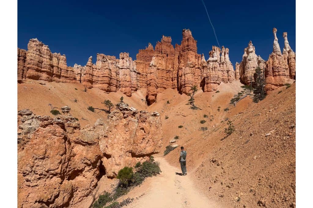 Hoodoos and trail in Bryce Canyon